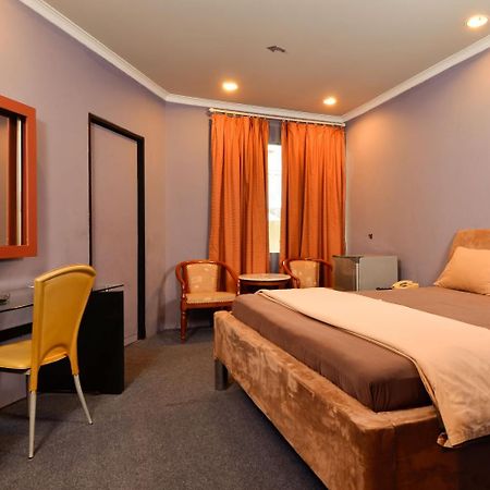 Hotel Peninsula Mangga Besar ジャカルタ エクステリア 写真