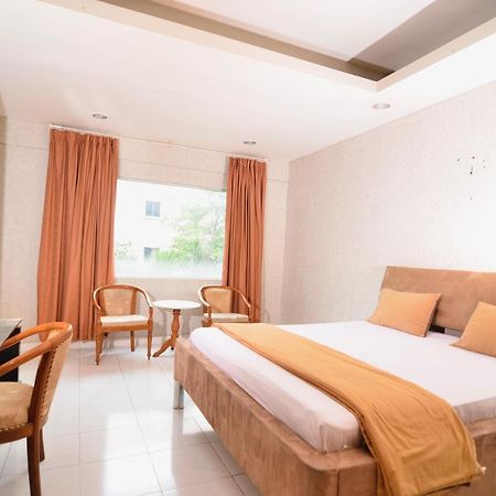 Hotel Peninsula Mangga Besar ジャカルタ エクステリア 写真