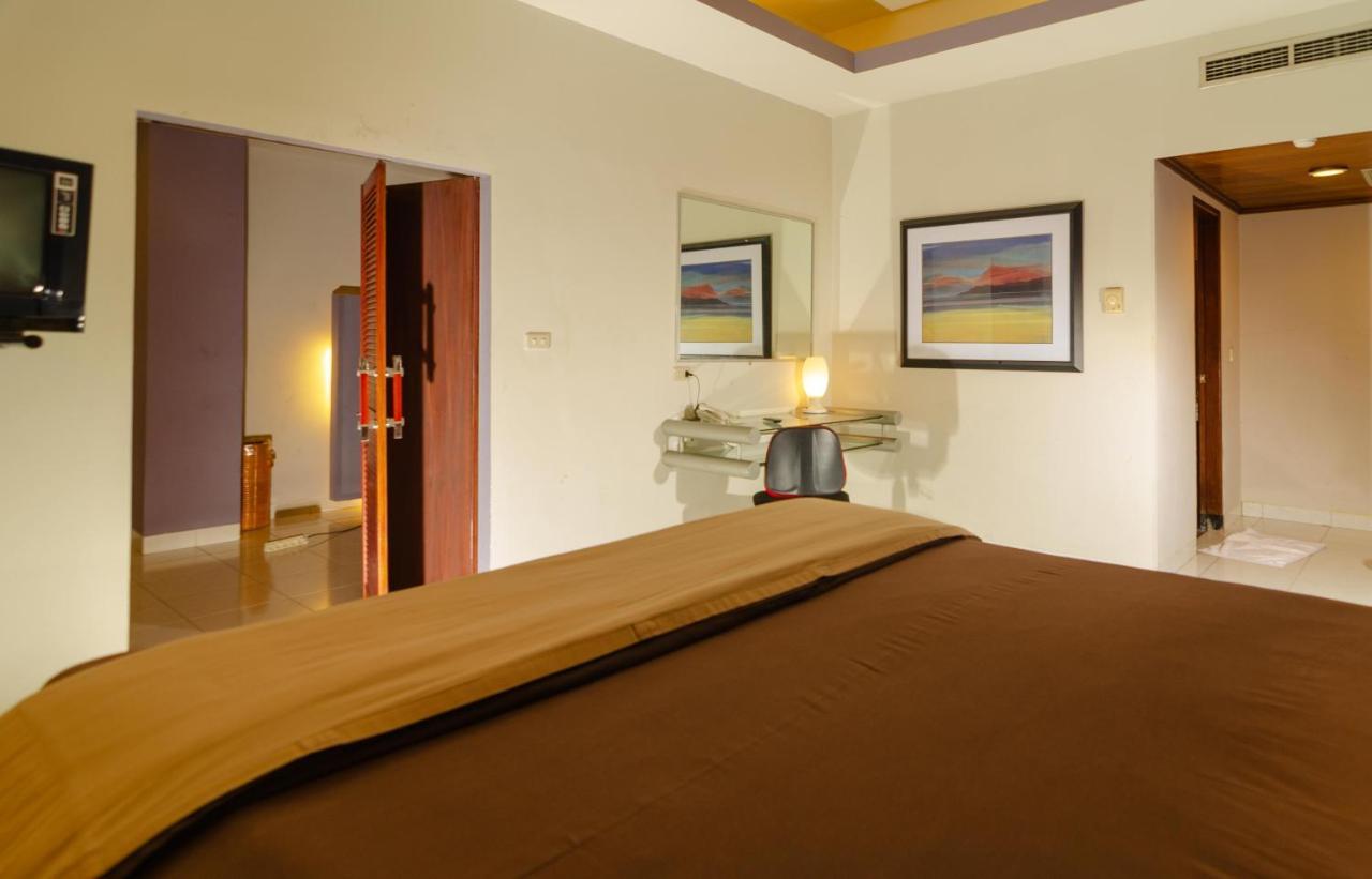 Hotel Peninsula Mangga Besar ジャカルタ エクステリア 写真