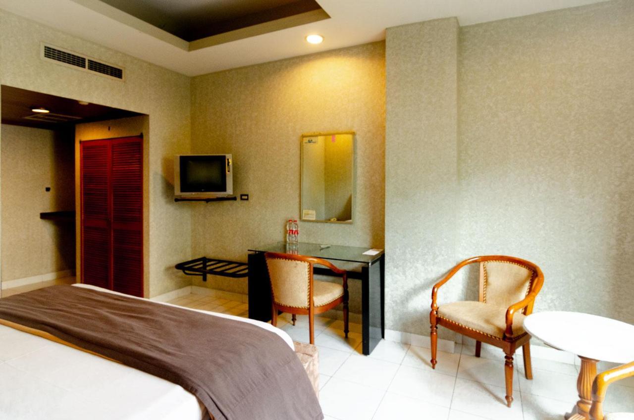 Hotel Peninsula Mangga Besar ジャカルタ エクステリア 写真