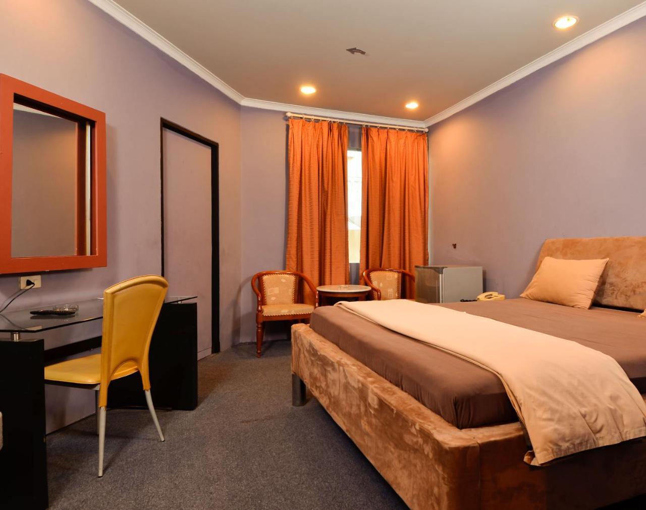 Hotel Peninsula Mangga Besar ジャカルタ エクステリア 写真
