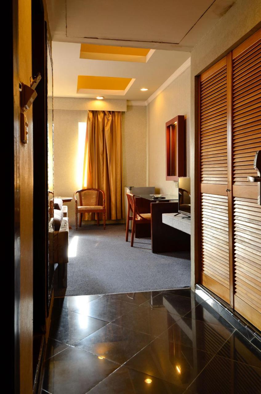 Hotel Peninsula Mangga Besar ジャカルタ エクステリア 写真