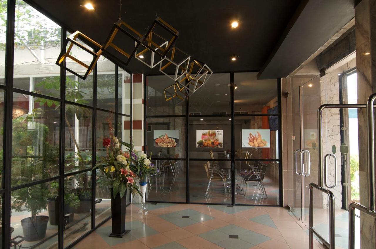 Hotel Peninsula Mangga Besar ジャカルタ エクステリア 写真