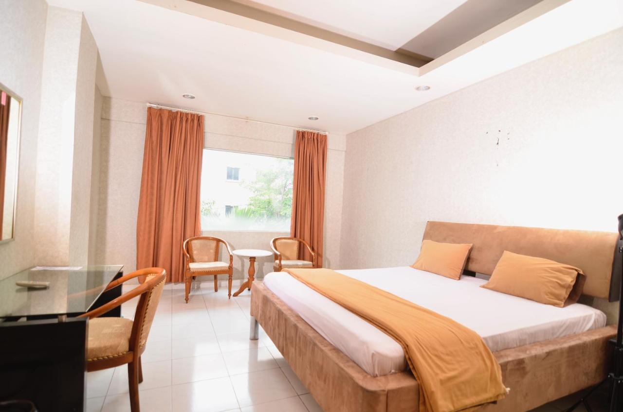 Hotel Peninsula Mangga Besar ジャカルタ エクステリア 写真
