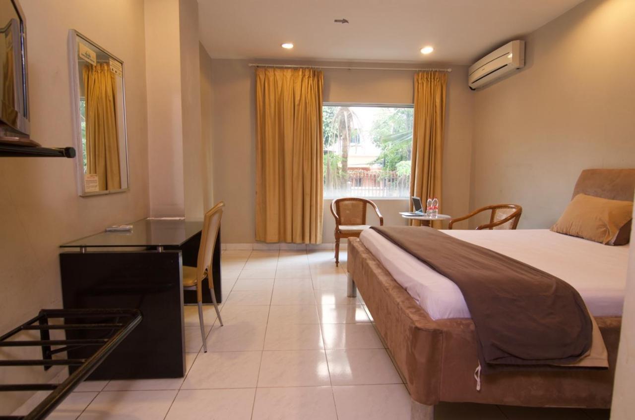 Hotel Peninsula Mangga Besar ジャカルタ エクステリア 写真